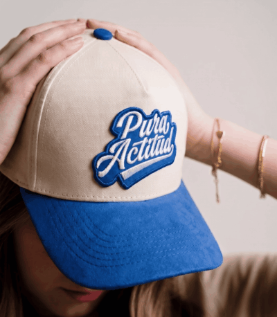 Pura actitud beige-azul